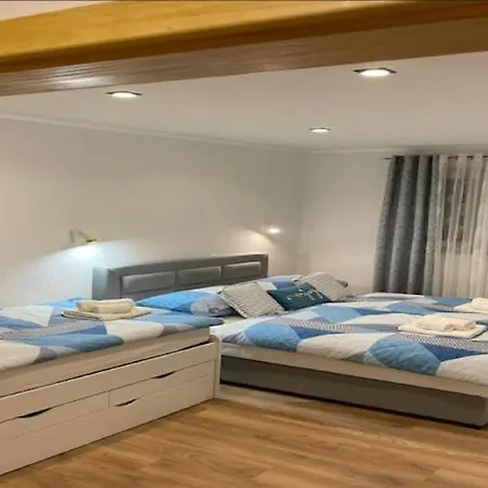 Vujina - One Bedroom And Balcony *