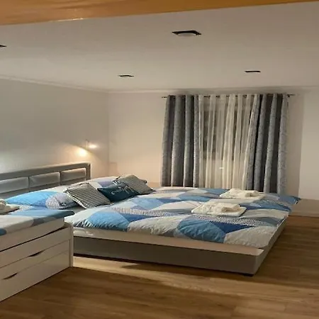 Vujina - One Bedroom And Balcony *