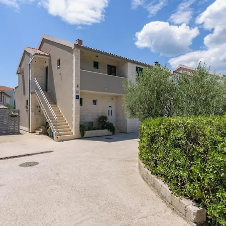 Vujina - One Bedroom And Balcony Appartamento Kaštela